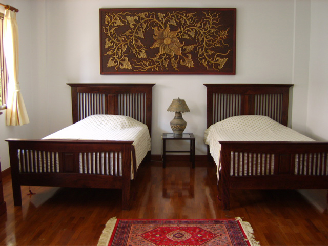 twin-room.jpg